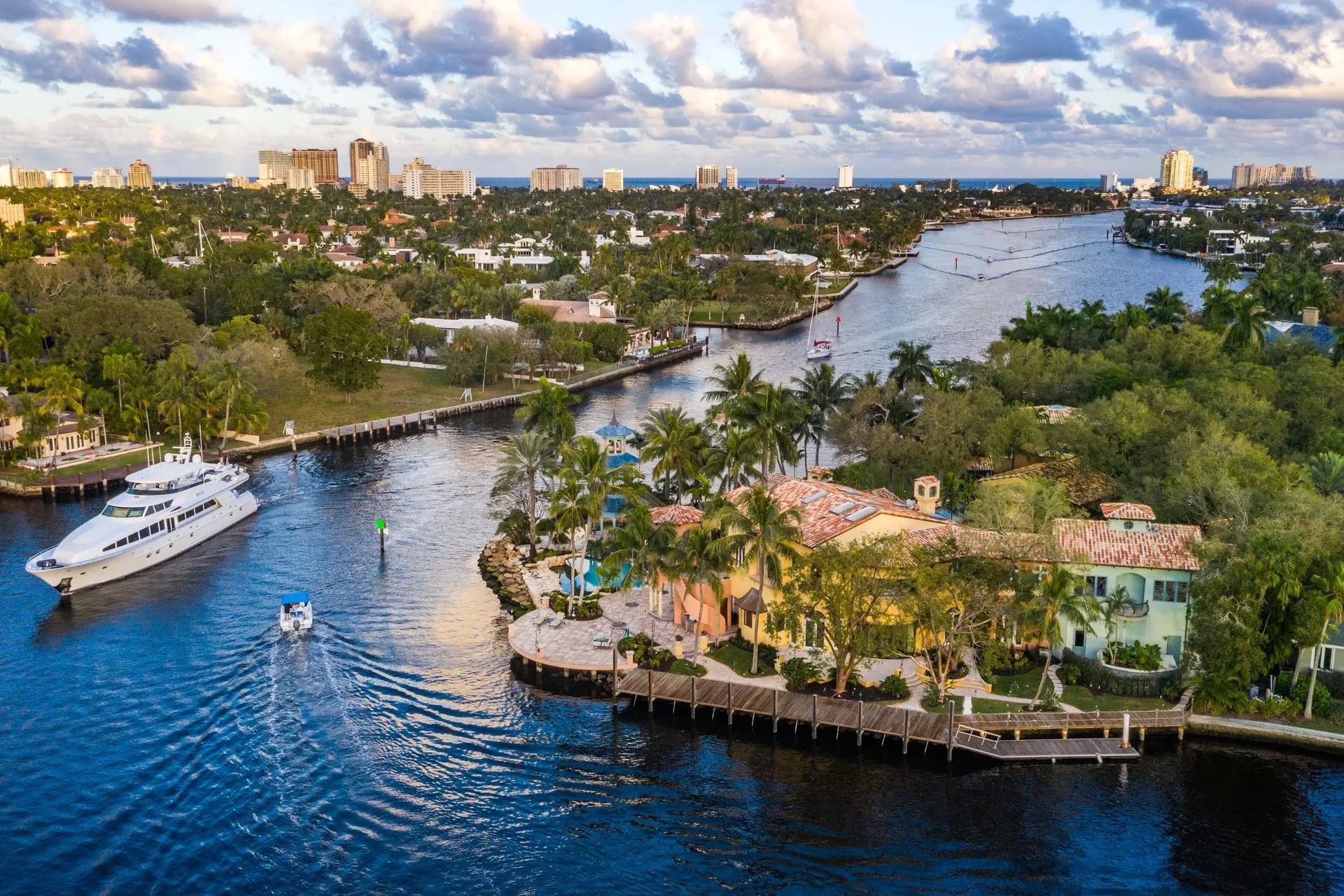 Rio Vista waterfront at sunset, near Lauderdale Yacht Club