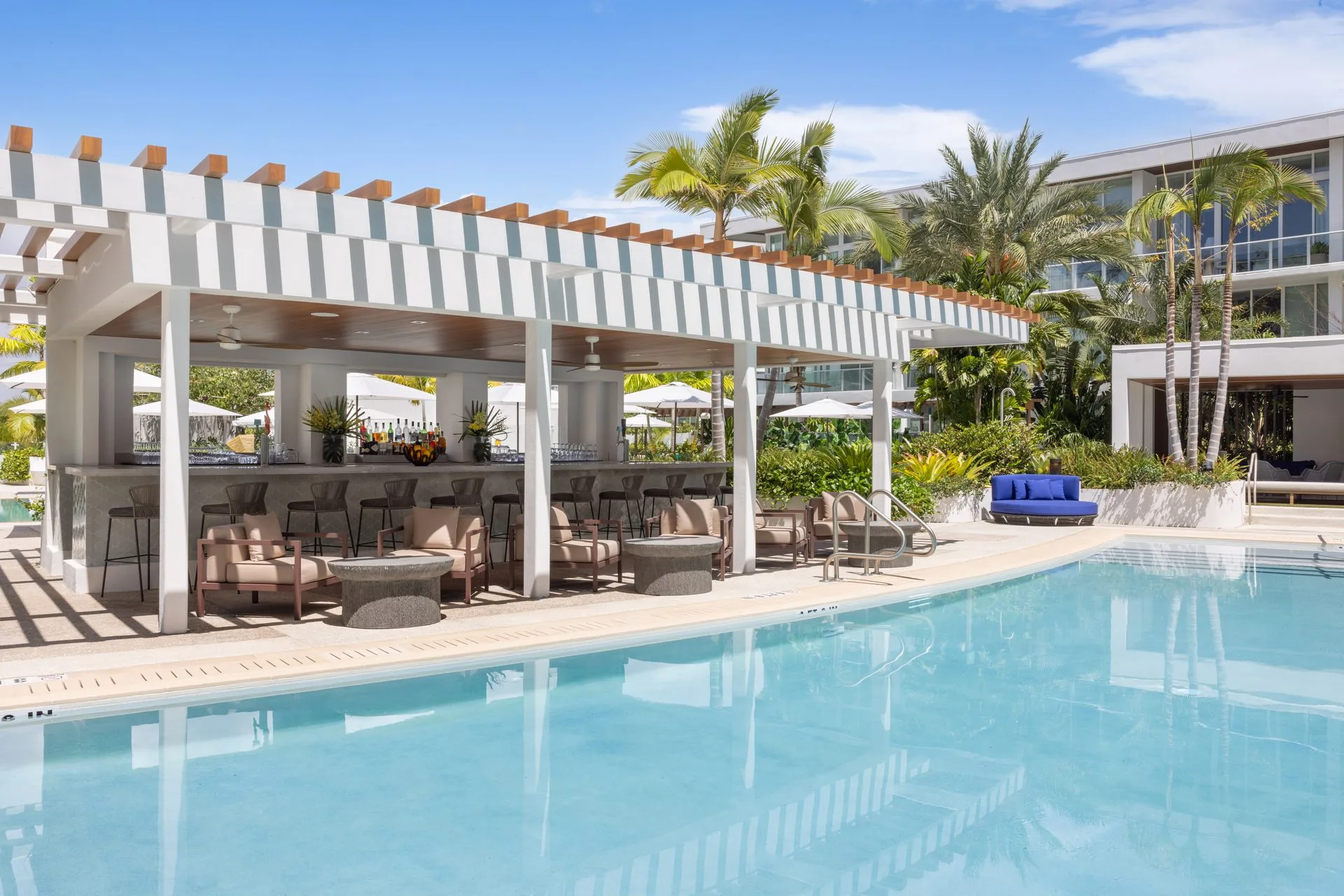Pool bar